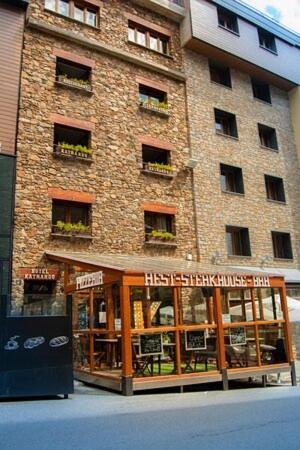 Hotel Kathmandu ปาสเดลากาซา ภายนอก รูปภาพ